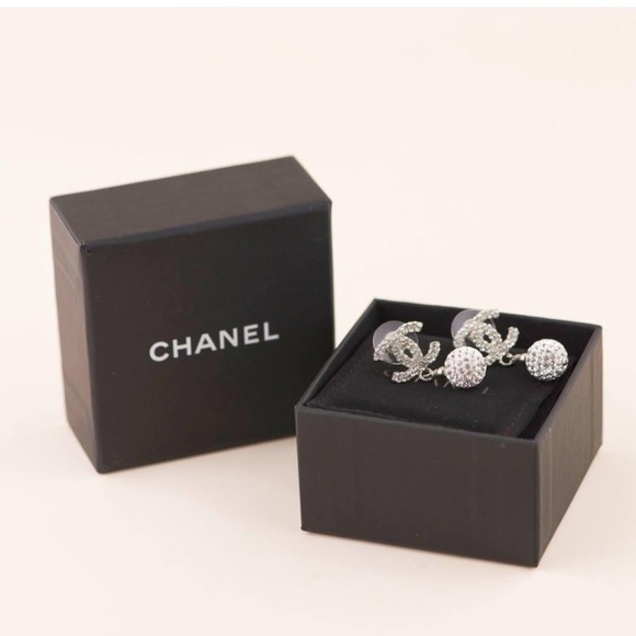 Chanel CC Drop Silver Crystal Metal Earrings - Picture 6 of 6